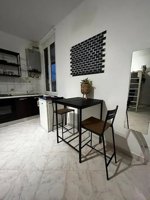 Frank_135 Apartment Milan